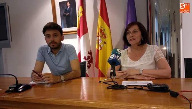 La alcaldesa de la ciudad, Carmen Ávila, y el teniente de alcalde Francisco Díaz, presentaban el nuevo Programa Mixto Peñaranda Cromática