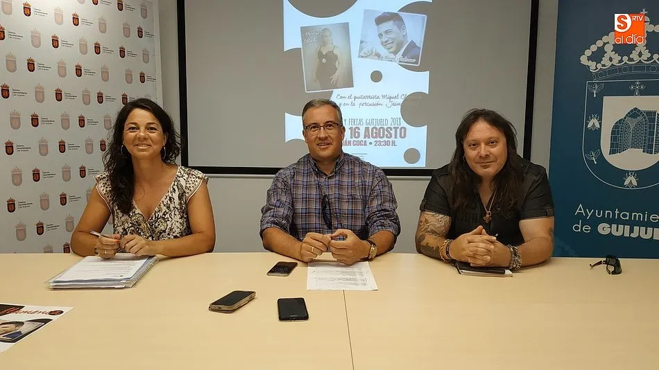 María Jesús Moro, concejal de Cultura, Julián Ramos, alcalde de Guijuelo y Gorka Recio de Ren-Core