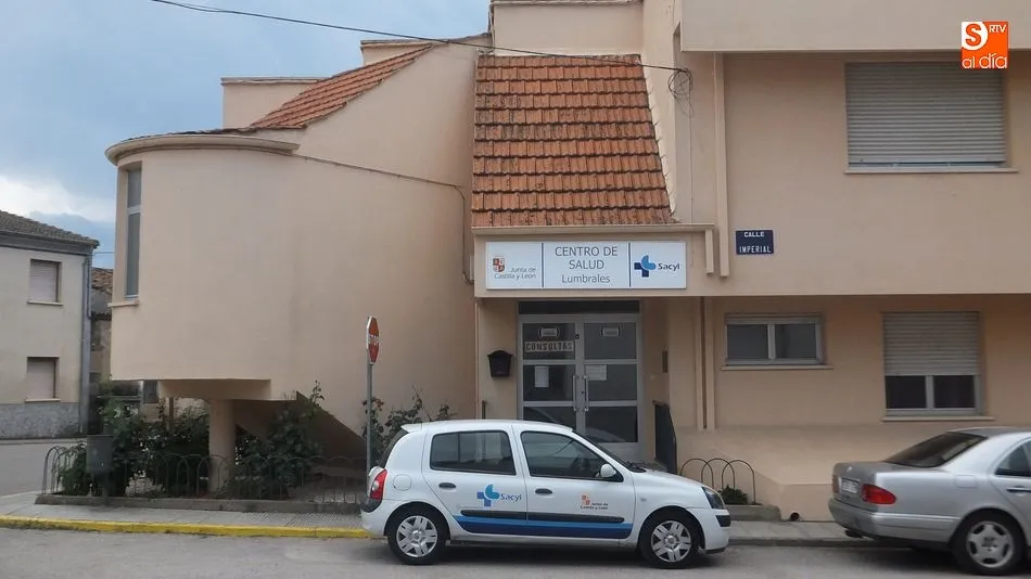 Edificio del centro de salud de Lumbrales que acoge servicios para todo el Abadengo / E. Corredera