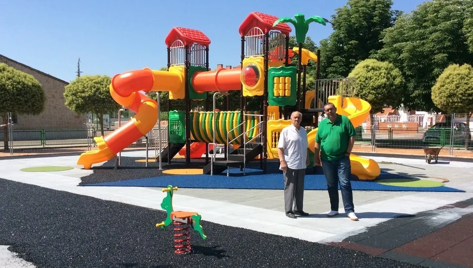 El alcalde, José Martín, y el edil de Urbanismo, Miguel A. Pérez, visitando los trabajos finales