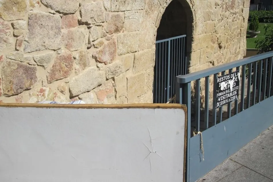 Imagen de la entrada a la antigua iglesia. Fotos: ACDPatrimonio