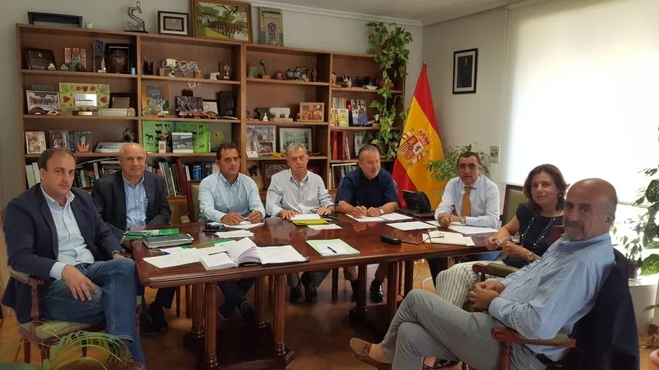 Miembros de Asaja Castilla y León, con representantes del Ministerio