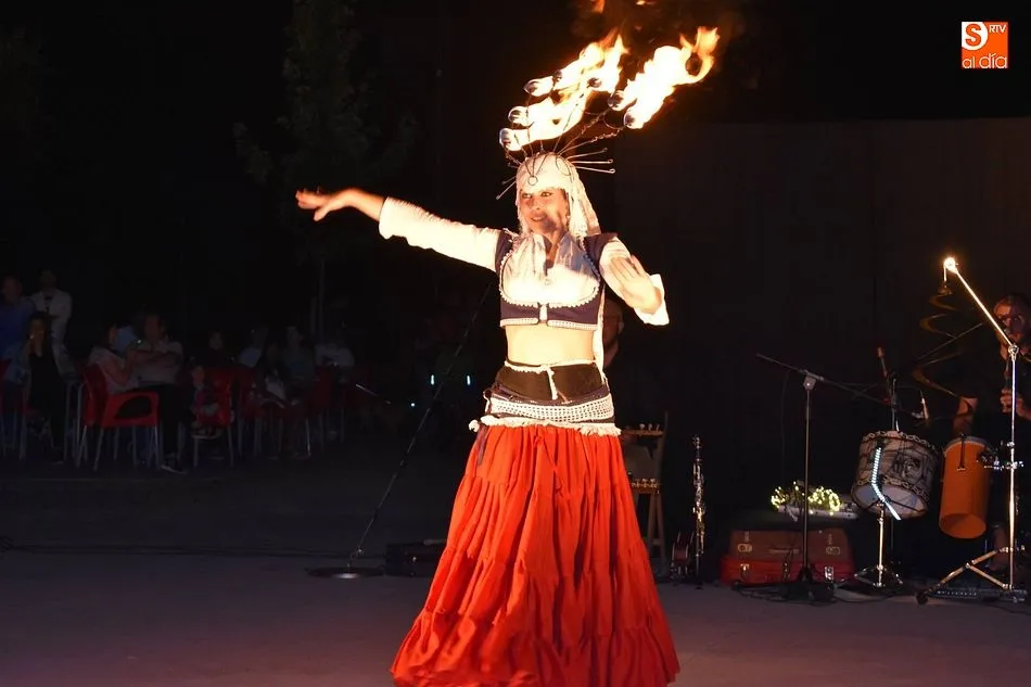 Espectacular puesta en escena de Rumalí en el auditorio al aire libre de Guijuelo. Fotos: Ayto de Guijuelo