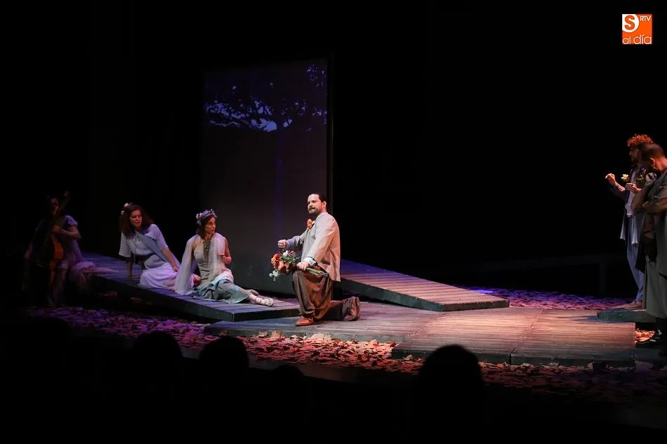 La mitología de Eco, Narciso y Liríope llenaron el escenario del Juan del Enzina