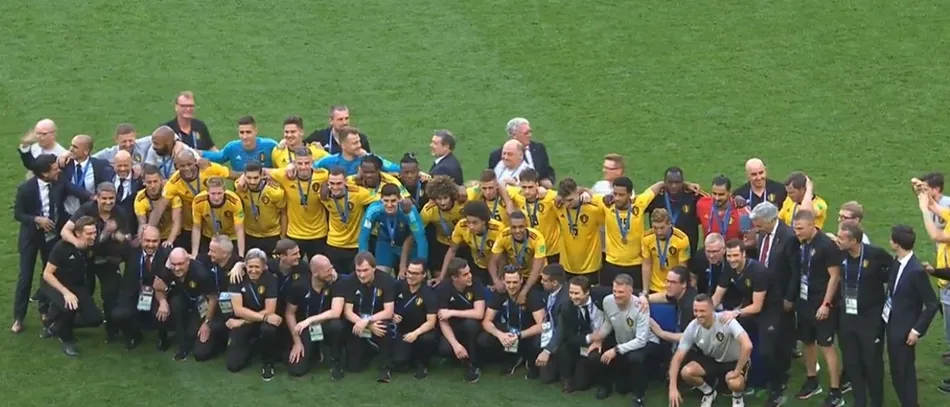 La selección de Bélgica, con el español Roberto Martínez como seleccionador, recibe la medalla como terceros del Mundial.