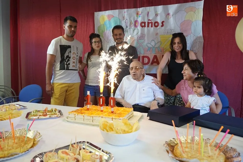 Jesús Martín vivió una emotiva fiesta junto a sus familiares celebrando su centenario
