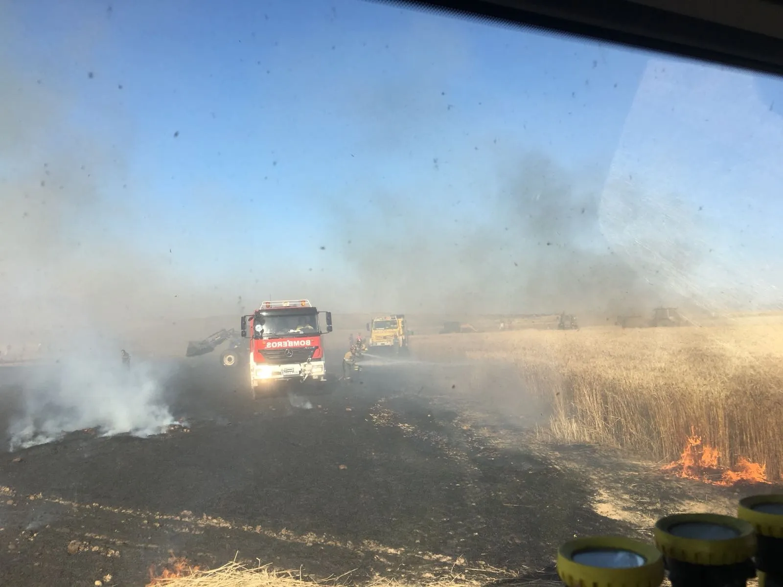 Los Bomberos Voluntarios participaron en las labores de extinción