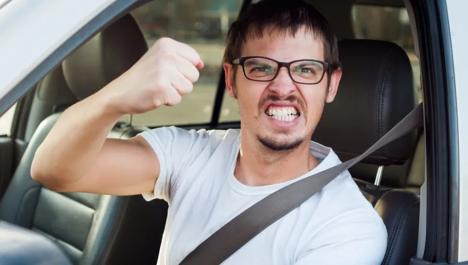 La agresividad al volante no es solo una falta de civismo, sino que tiene unas consecuencias negativas y peligrosas para el resto de conductores