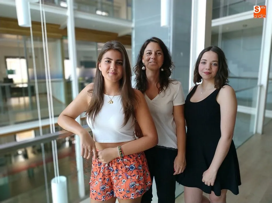 María Isabel Herráez, María Jesús Moro y María Salinero en el Ayuntamiento de Guijuelo