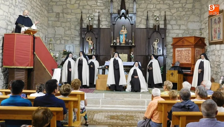 Momento de la representación de Teresa, la jardinera de la luz, a cargo del grupo de teatro Lazarillo de Tormes