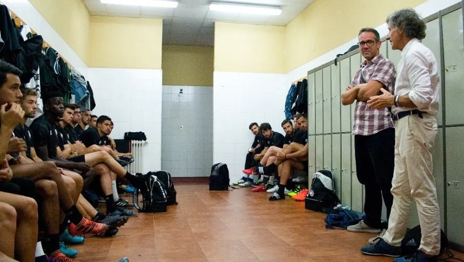 Primer encuentro de Roberto Aguirre con los jugadores de Unionistas. Foto de USCF-Rubén Arévalo