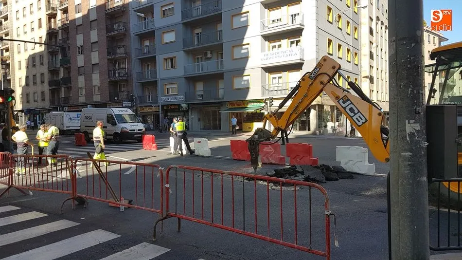 Obras en el cruce de Canalejas con el paseo de San Antonio