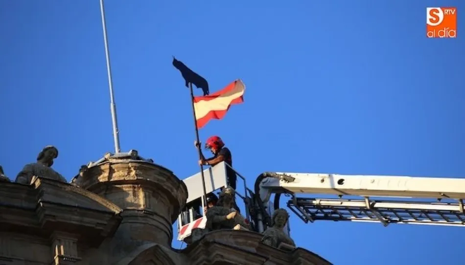 La Mariseca es un símbolo compuesto por la bandera española y la silueta negra de un toro