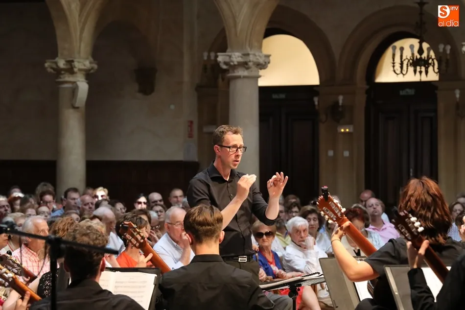 Lleno en el Casino en el concierto del coro joven y orquesta Berskshire Youth