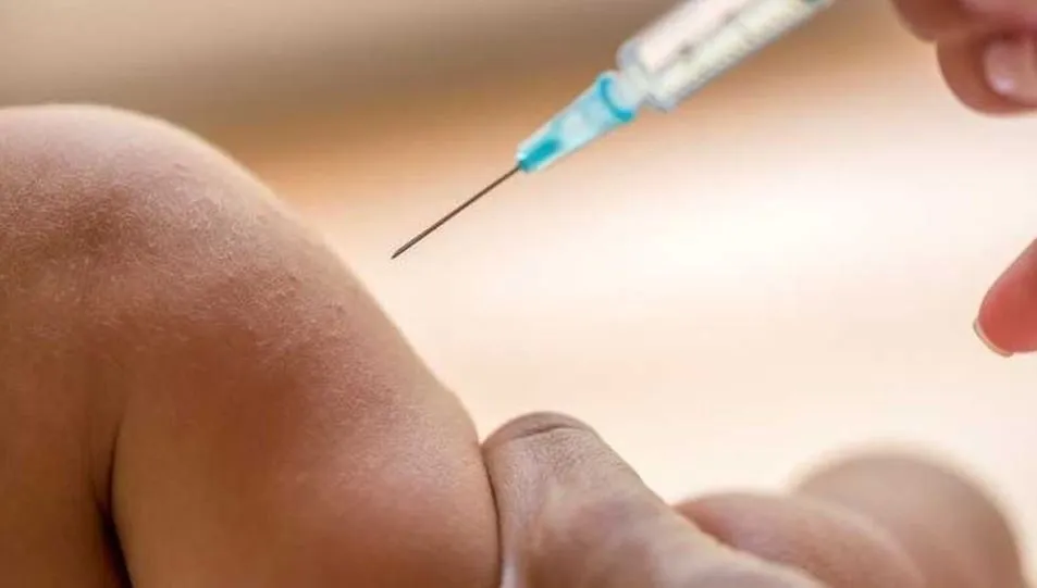 Los pediatras recomiendan la vacuna del sarampión para los bebés que vayan a viajar por Europa