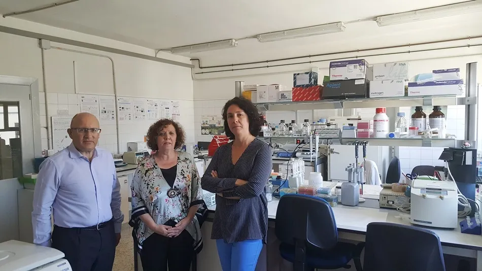 La subdelegada del Gobierno, María Encarnación Pérez Álvarez, en el centro, en su visita al Instituto de Recursos Naturales y Agrobiología