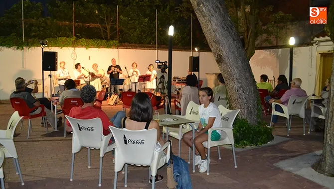 Los alumnos de Canto y Percusión de la Escuela Municipal de Música ofrecían un concierto en el parque La Huerta