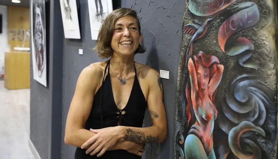 La artista posa sonriente para SALAMANCArtv AL DÍA. Fotos: Alberto Martín