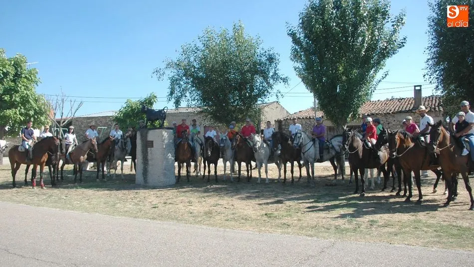 Aficionados a los caballos acudían un año más a la romería hasta el puente de El Ran en el río Uces / Silvestre