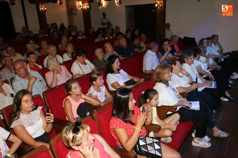 El folclore cierra la semana cultural de los mayores