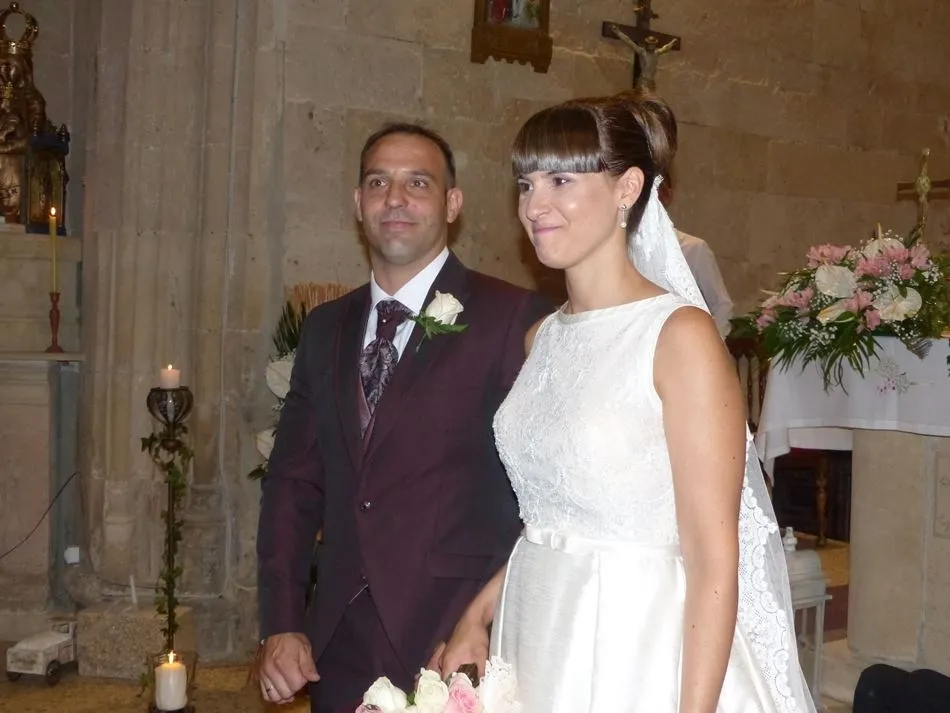 Penélope y José se dan el ‘sí quiero’ en la iglesia de San Pedro
