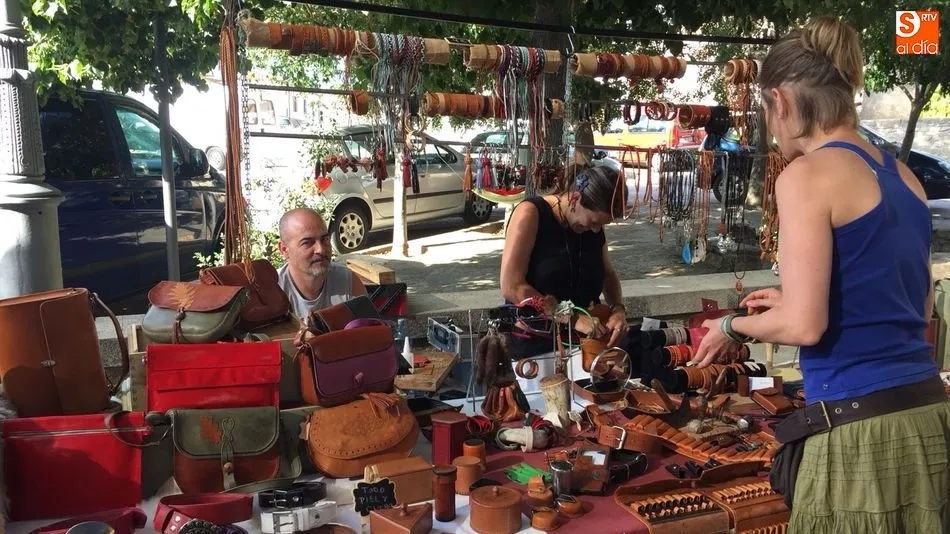 Monleras se convertía de nuevo este domingo en el escaparate de los oficios artesanos y los productos locales / FOTOS: SILVESTRE