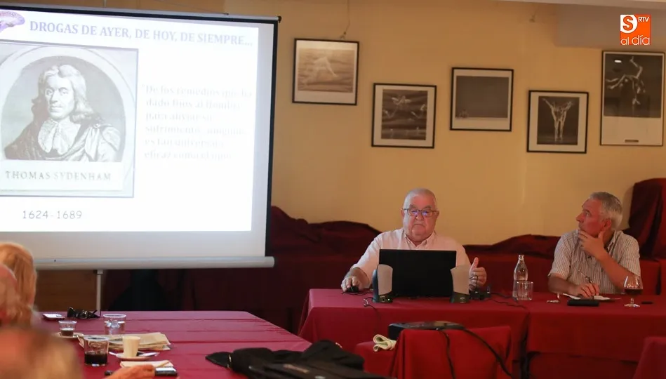 Alfredo García Vicente junto a Luis Gutiérrez Barrio en la tertulia Rona Dalba / Foto: Alberto Martín.