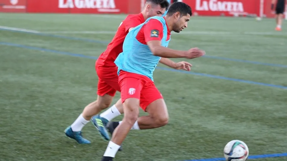 Yuberth Quintero, lateral derecho de la UD Santa Marta.