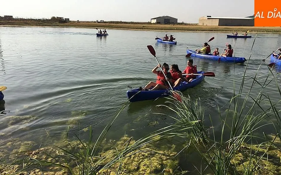 Gran participación en el novedoso paseo por la laguna de Pedrosillo el Ralo
