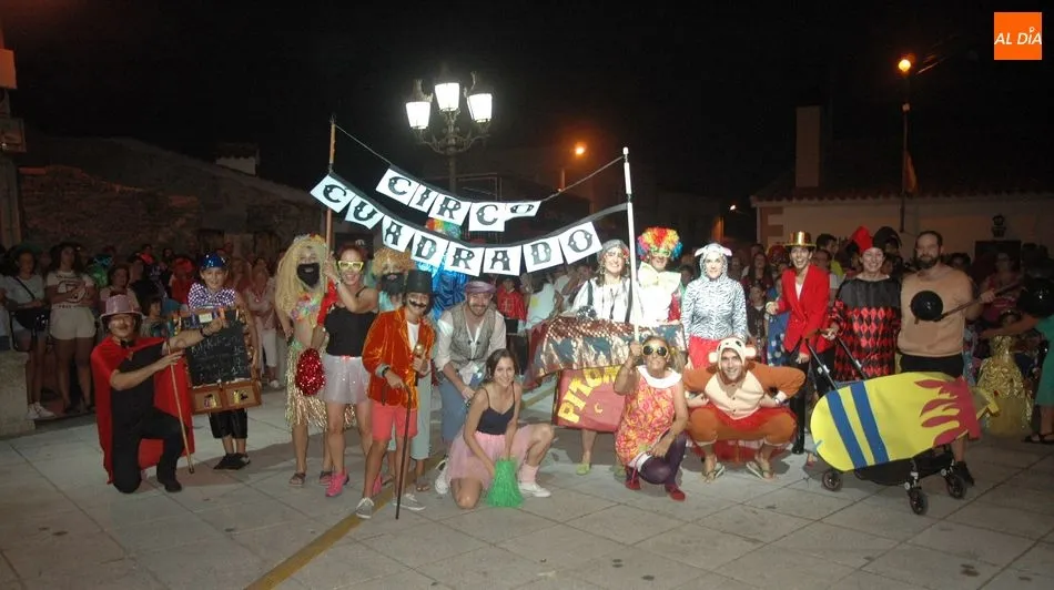 El desfile de disfraces cautiva a pequeños y a mayores cada año / SILVESTRE