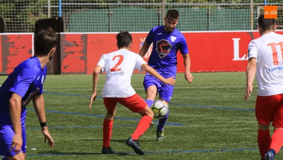 Partido de pretemporada entre la UD Santa Marta DH y el CD Ribert, en el Alfonso San Casto. Foto: Alberto Martín