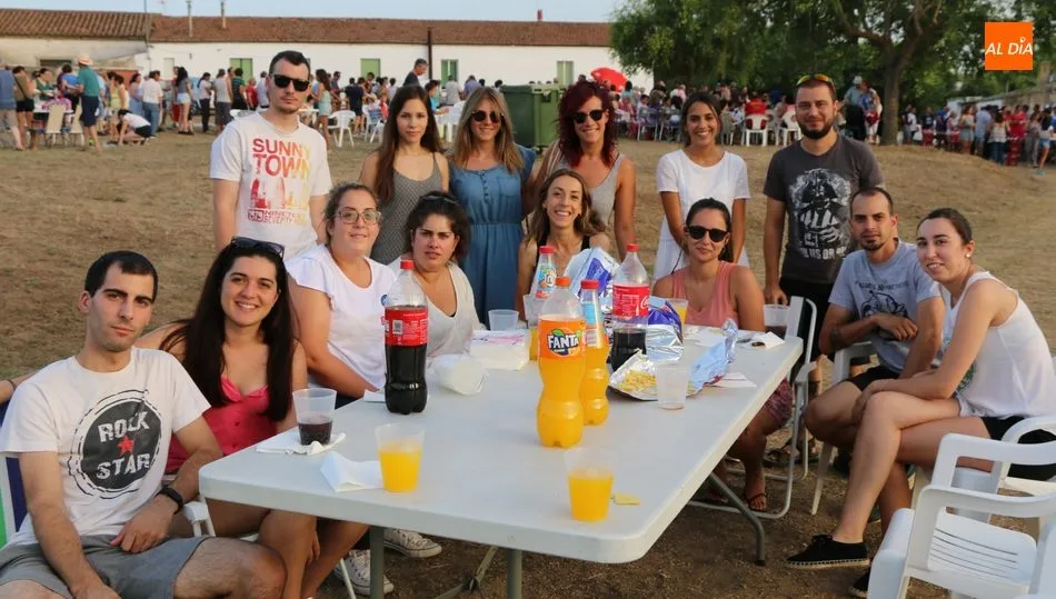 En torno a 400 comensales para despedir las fiestas en Cerralbo