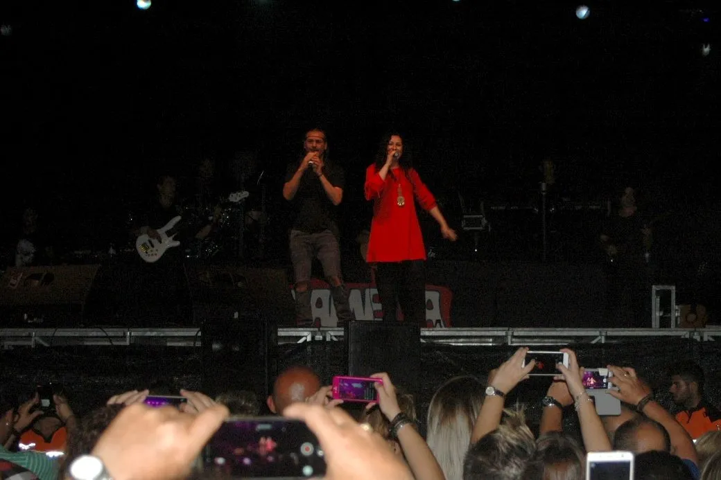 Peralejos de Abajo vibra con el concierto de Camela  