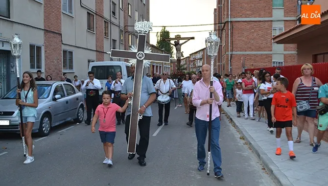 El Santo Cristo del Humilladero vuelve a la calle entre vítores para celebrar su fiesta anual