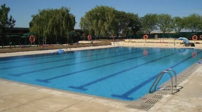 Habrá presencia policial uniformada en las piscinas municipales de la Aldehuela, Buenos Aires y Pizarrales.