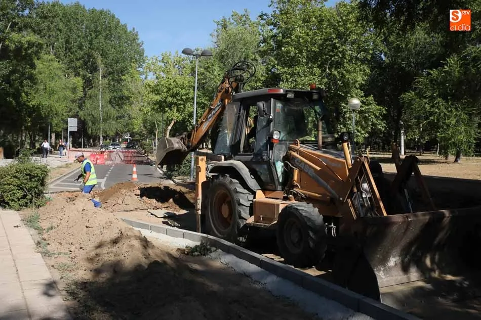 Obras que se están acometiendo en el Camino del Río de La Aldehuela. Foto: Alberto Martín