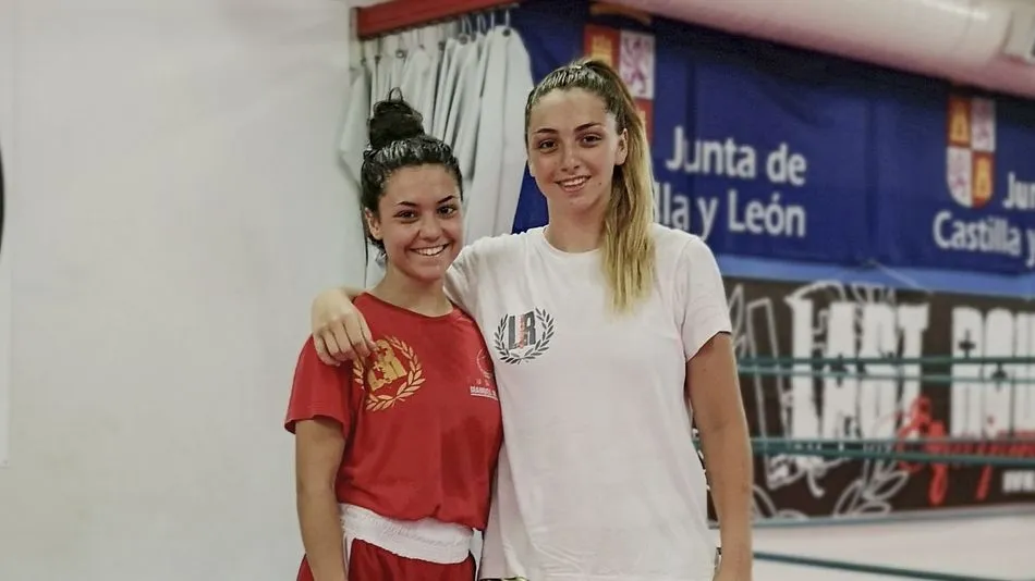 Lucia García y Ana Muñoz, representantes de España en el Campeonato Mundial de kickboxing.
