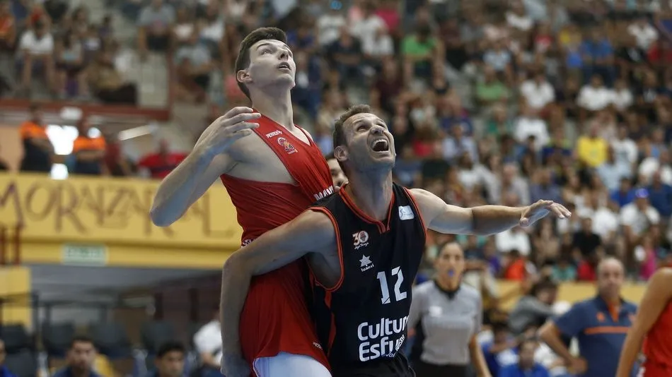 Njegos Sikiras en un partido anterior.