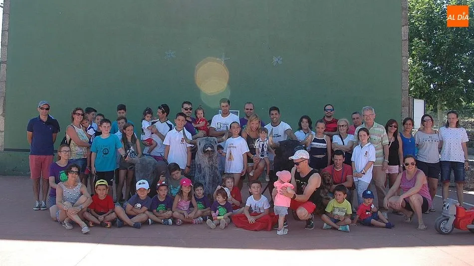 Pequeños y mayores protagonizaron un divertido encierro de carretones en Saldeana / SILVESTRE