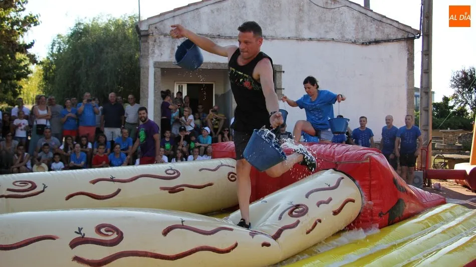 Las cinco peñas participantes tuvieron que superar divertidas pruebas / MARIBEL