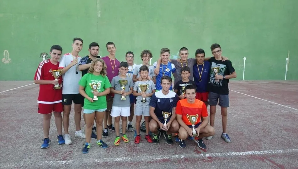 Participantes en los torneos menores de frontenis