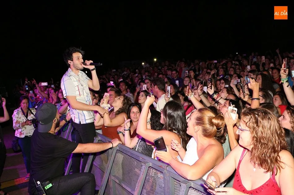 El artista ofreció sus ritmos latinos pensando en el numeroso público