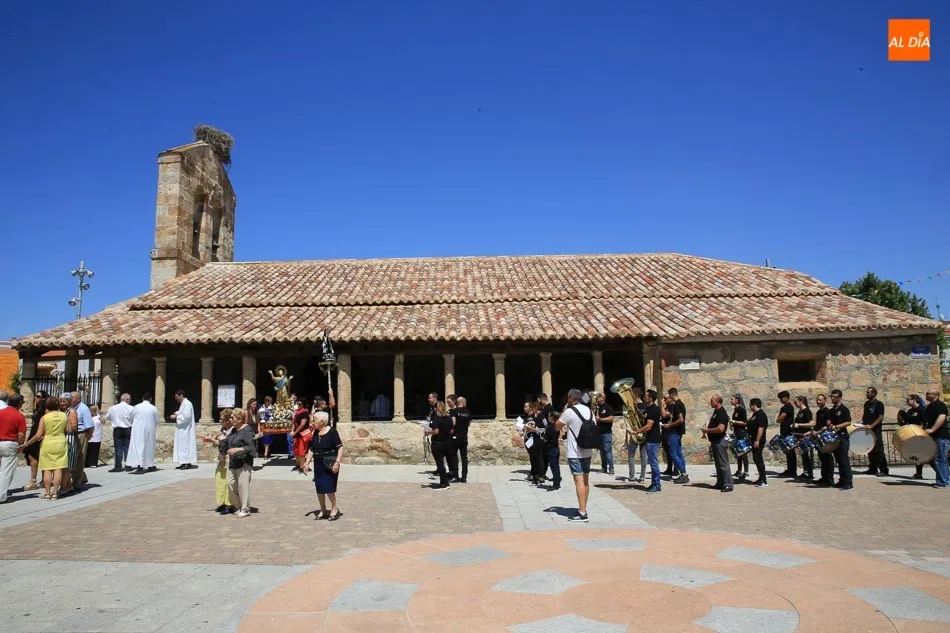 Vecinos de Carbajosa de la Sagrada honran a su patrón en la tradicional procesión