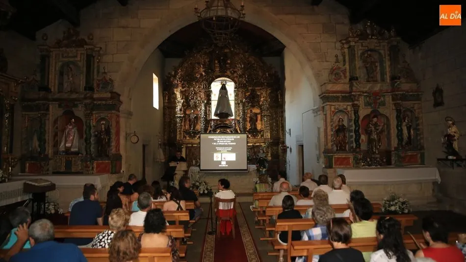 Un instante de la puesta de largo del retablo. Fotos: Alberto Martín