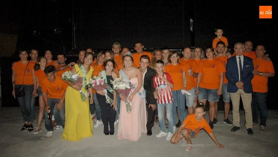 Corte de honor, pregoneros, autoridades  y peñas, protagonistas en esta noche mágica en Cipérez / FOTOS: SILVESTRE