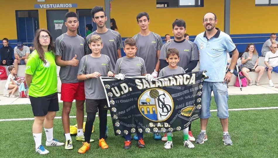 Los representantes salmantinos, junto a sus responsables.