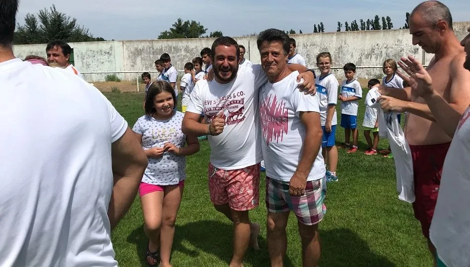 Un instante del campus conviviendo niños y padres.