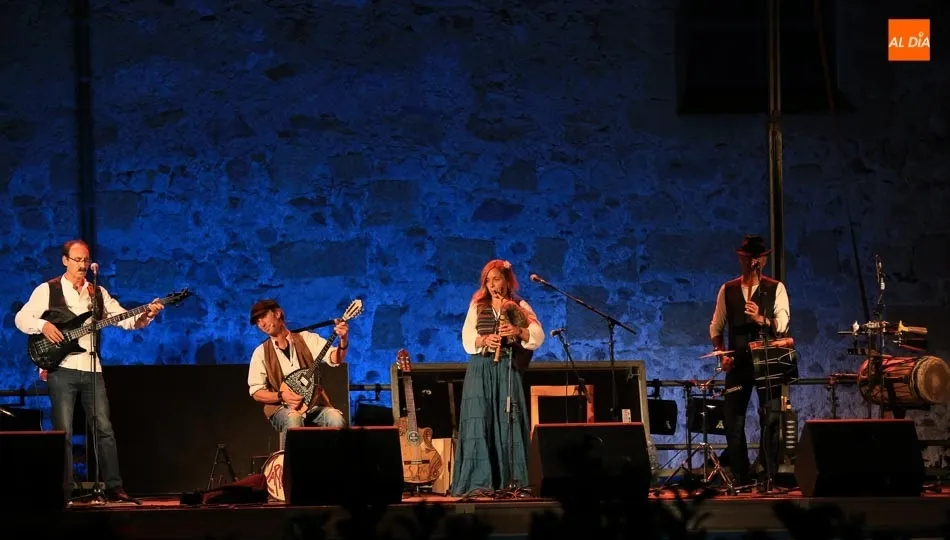 Brillante concierto de Zaragata Folko en los Jardines de Santo Domingo de la Cruz  