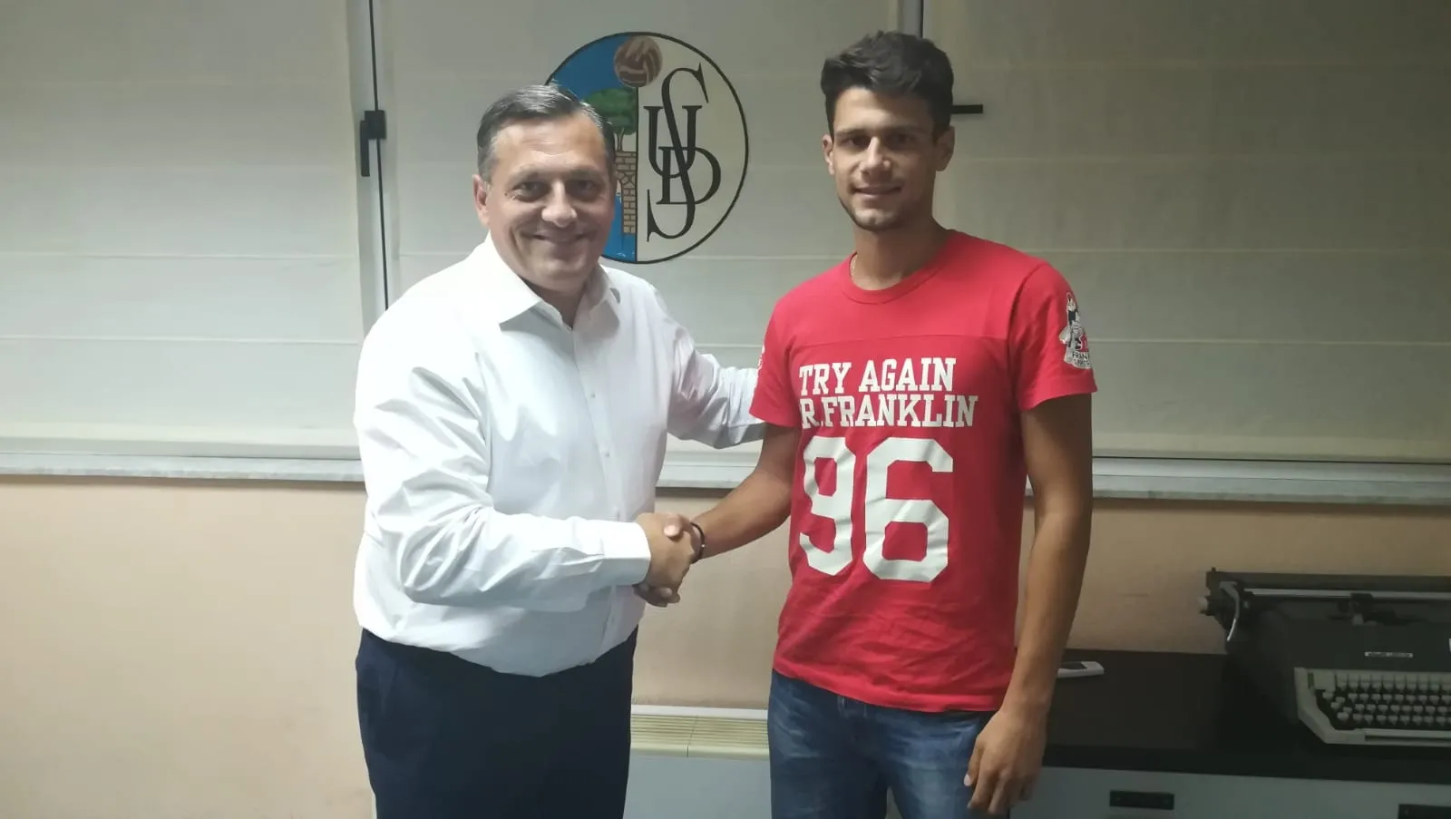 Antonis Vatousiadis en su presentación como nuevo jugador del Salamanca CF UDS.