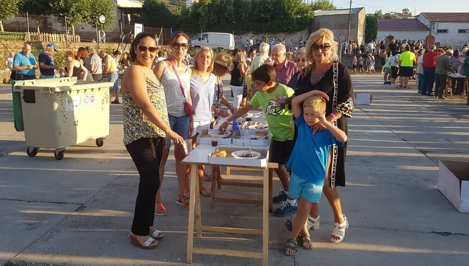 En Villarino despiden las fiestas con la merienda de carne de novillo  
